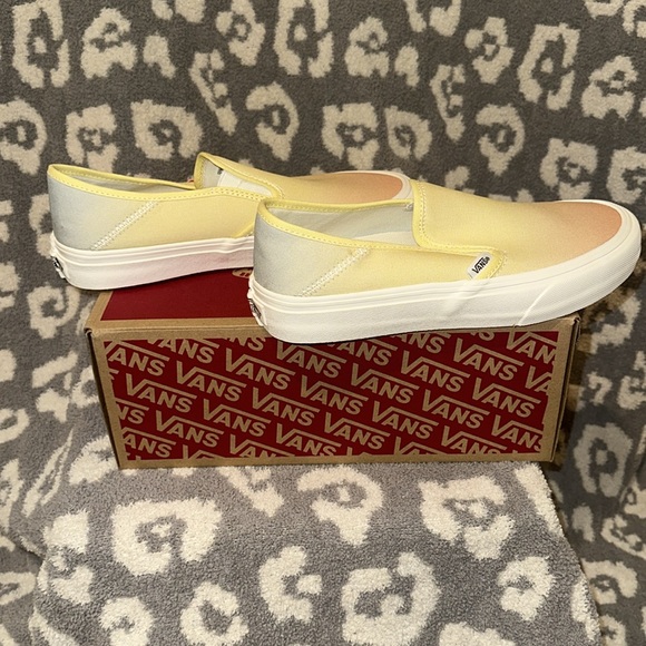 Vans Slip-On Sf Ombre Sunrise π
Multi/Marshmallow New π New π & Neve Used π₯° - Picture 9 of 17